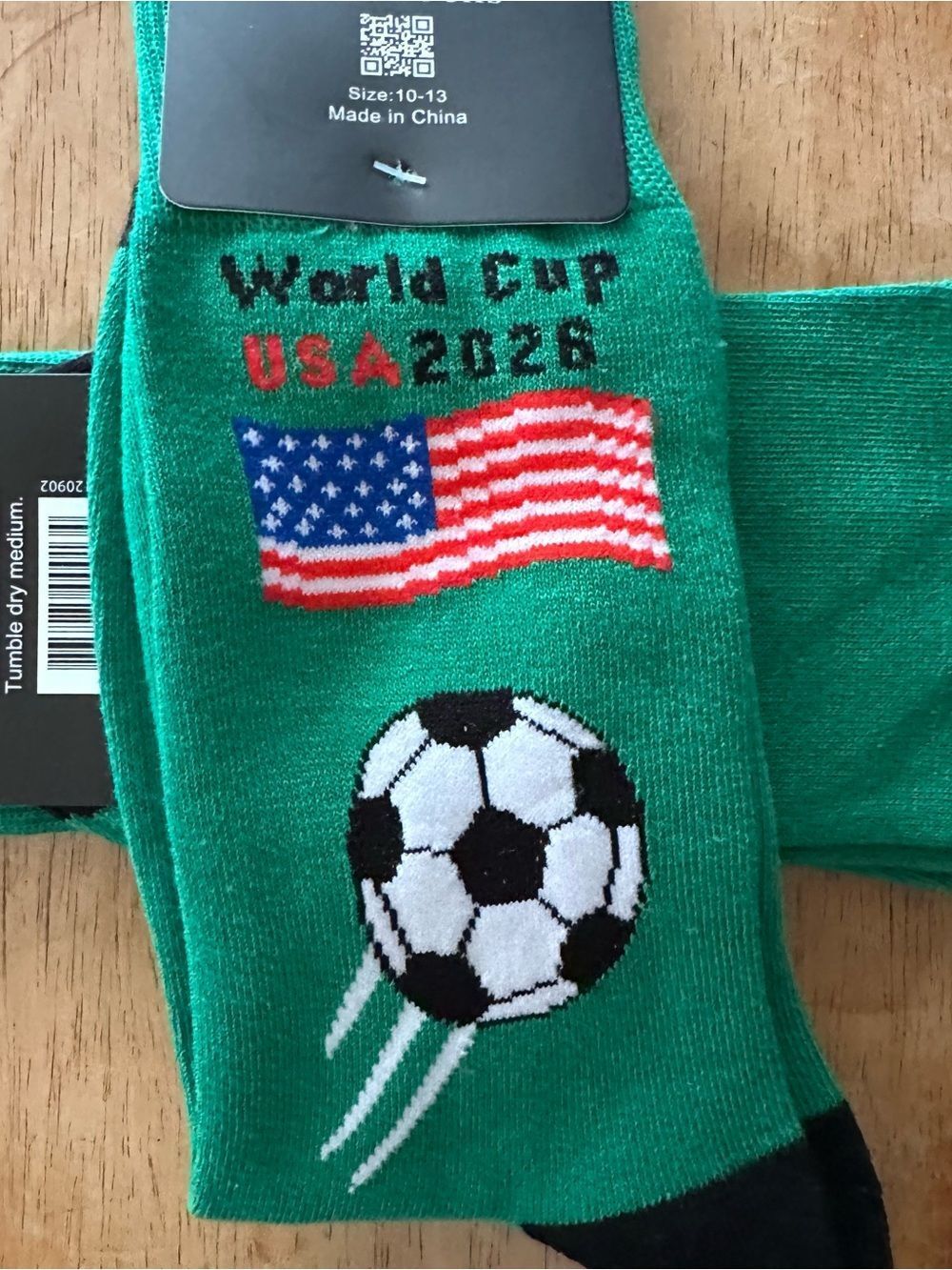 Men's Green World Cup Soccer Crew Socks with USA Flag 2 pairs